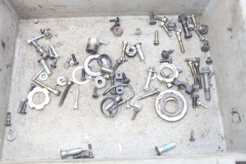 photo de ZAK SCHROEVEN EN BEVESTIGINGSMATERIAAL YAMAHA SLIDER NAKED 50 (2004 - 2018) - Detail van het onderdeel