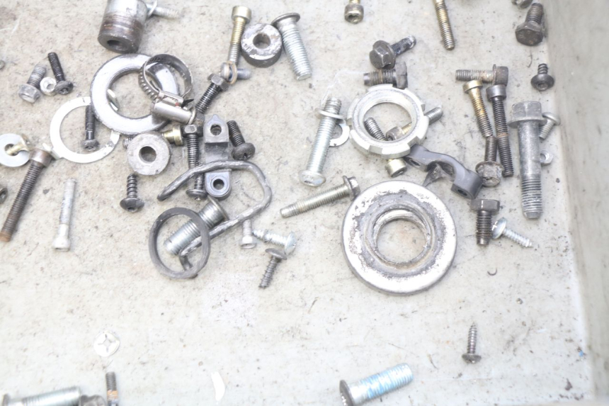 photo de ZAK SCHROEVEN EN BEVESTIGINGSMATERIAAL YAMAHA SLIDER NAKED 50 (2004 - 2018) - Zoom op gebruiksstaat