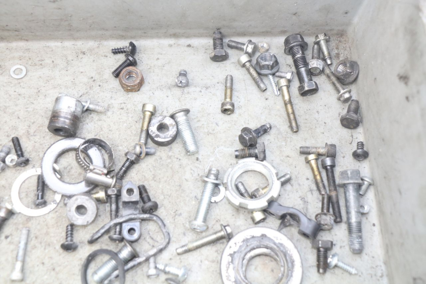 photo de ZAK SCHROEVEN EN BEVESTIGINGSMATERIAAL YAMAHA SLIDER NAKED 50 (2004 - 2018) - Andere kijkhoek