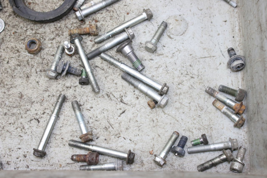 photo de ZAK SCHROEVEN EN BEVESTIGINGSMATERIAAL GILERA SMT SUPERMOTARD 50 (2009 - 2017) - Zoom op gebruiksstaat