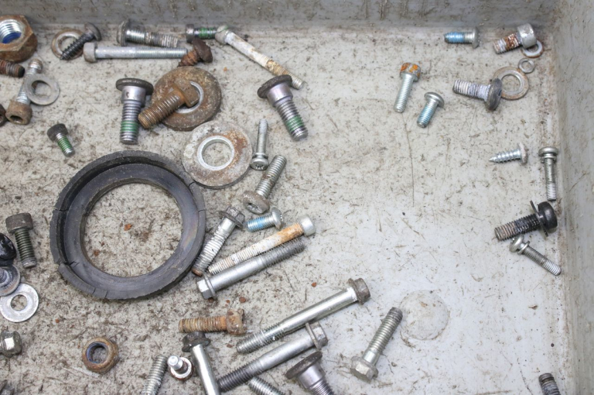 photo de ZAK SCHROEVEN EN BEVESTIGINGSMATERIAAL GILERA SMT SUPERMOTARD 50 (2009 - 2017) - Andere kijkhoek