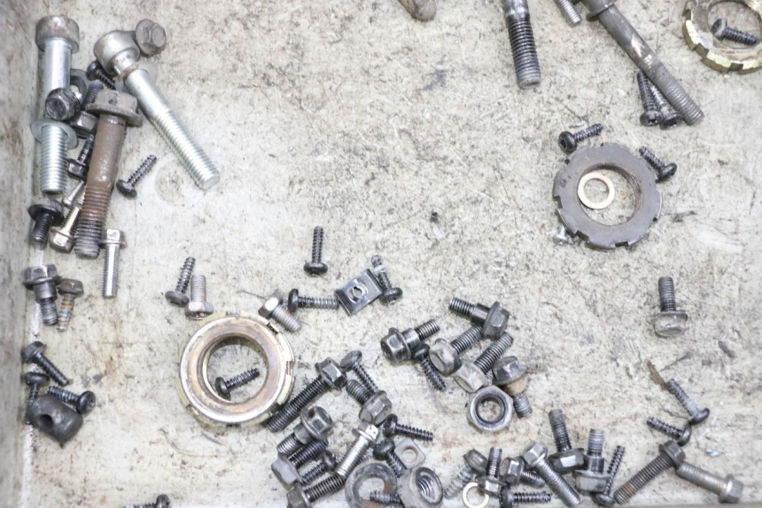 photo de ZAK SCHROEVEN EN BEVESTIGINGSMATERIAAL PEUGEOT SPEEDFIGHT 4 4T EFI 50 (2021 - 2025) - Andere kijkhoek