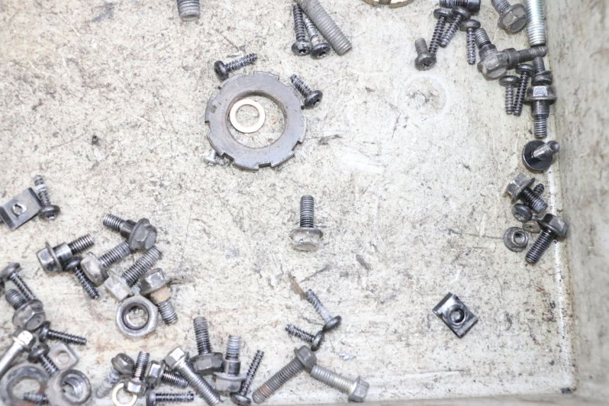 photo de ZAK SCHROEVEN EN BEVESTIGINGSMATERIAAL PEUGEOT SPEEDFIGHT 4 4T EFI 50 (2021 - 2025) - Technische close-up