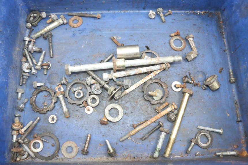 photo de ZAK SCHROEVEN EN BEVESTIGINGSMATERIAAL PEUGEOT SPEEDFIGHT LC 50 (1996 - 2002) - Hoofdaanzicht