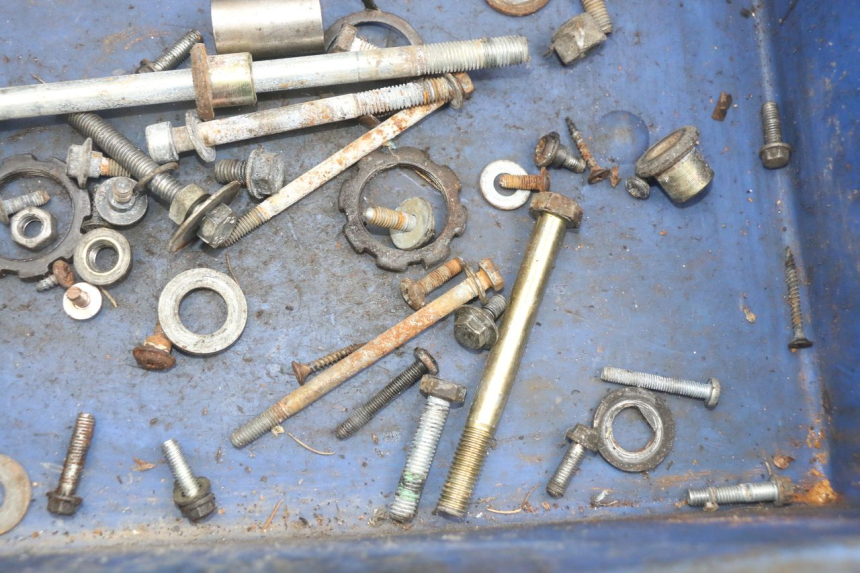 photo de ZAK SCHROEVEN EN BEVESTIGINGSMATERIAAL PEUGEOT SPEEDFIGHT LC 50 (1996 - 2002) - Andere kijkhoek