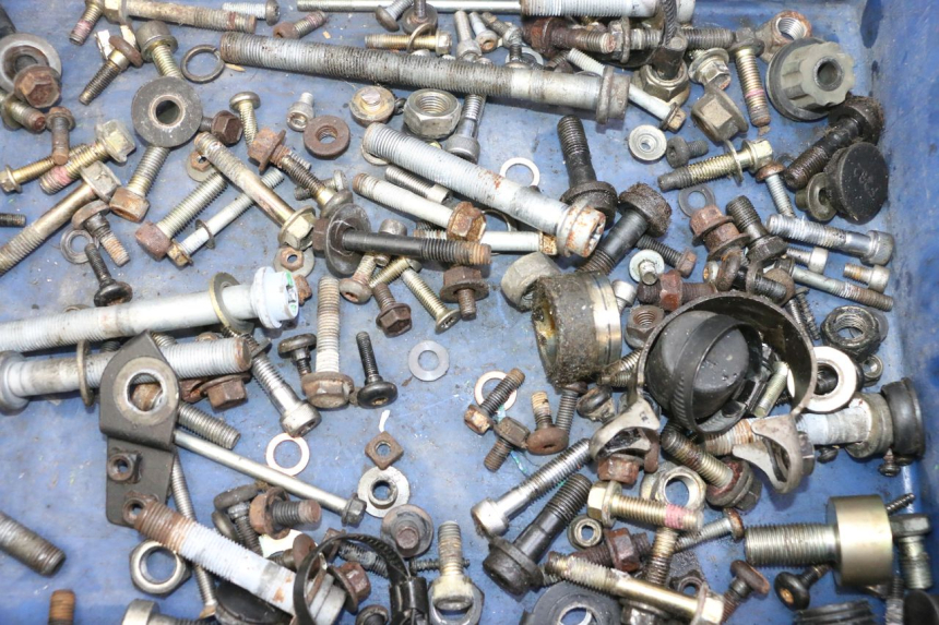 photo de ZAK SCHROEVEN EN BEVESTIGINGSMATERIAAL TRIUMPH SPRINT 900 (1995 - 1998) - Detail van het onderdeel