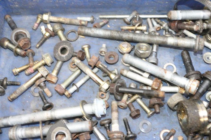 photo de ZAK SCHROEVEN EN BEVESTIGINGSMATERIAAL TRIUMPH SPRINT 900 (1995 - 1998) - Zoom op gebruiksstaat