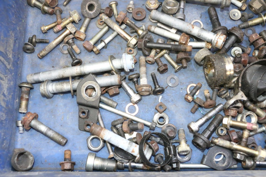 photo de ZAK SCHROEVEN EN BEVESTIGINGSMATERIAAL TRIUMPH SPRINT 900 (1995 - 1998) - Andere kijkhoek