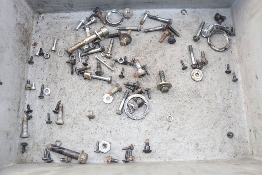 photo de ZAK SCHROEVEN EN BEVESTIGINGSMATERIAAL APRILIA SR 2T 50 (2012 - 2017) - Hoofdaanzicht