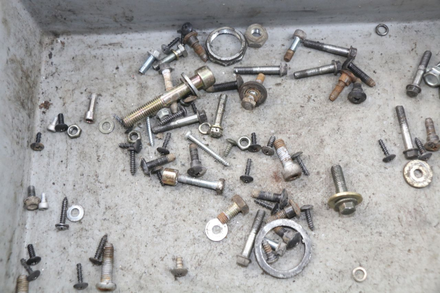 photo de ZAK SCHROEVEN EN BEVESTIGINGSMATERIAAL APRILIA SR 2T 50 (2012 - 2017) - Zoom op gebruiksstaat