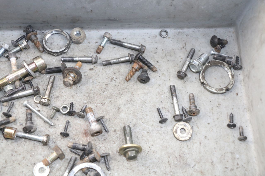 photo de ZAK SCHROEVEN EN BEVESTIGINGSMATERIAAL APRILIA SR 2T 50 (2012 - 2017) - Andere kijkhoek