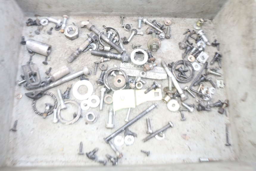 photo de ZAK SCHROEVEN EN BEVESTIGINGSMATERIAAL APRILIA SR 2T 50 (2012 - 2017) - Hoofdaanzicht