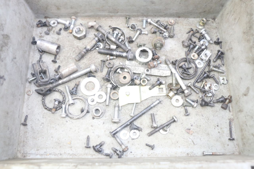 photo de ZAK SCHROEVEN EN BEVESTIGINGSMATERIAAL APRILIA SR 2T 50 (2012 - 2017) - Detail van het onderdeel