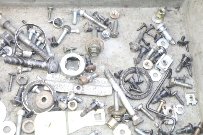 photo de ZAK SCHROEVEN EN BEVESTIGINGSMATERIAAL APRILIA SR 2T 50 (2012 - 2017) - Andere kijkhoek