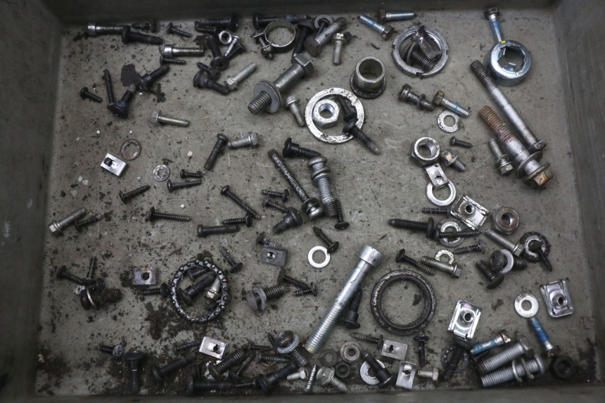 photo de ZAK SCHROEVEN EN BEVESTIGINGSMATERIAAL APRILIA SR 2T 50 (2018 - 2022) - Hoofdaanzicht