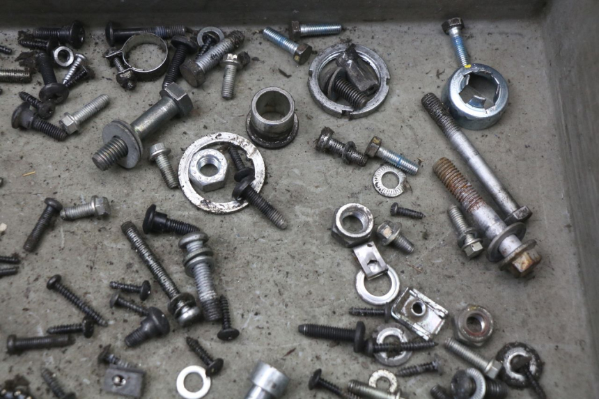 photo de ZAK SCHROEVEN EN BEVESTIGINGSMATERIAAL APRILIA SR 2T 50 (2018 - 2022) - Zoom op gebruiksstaat