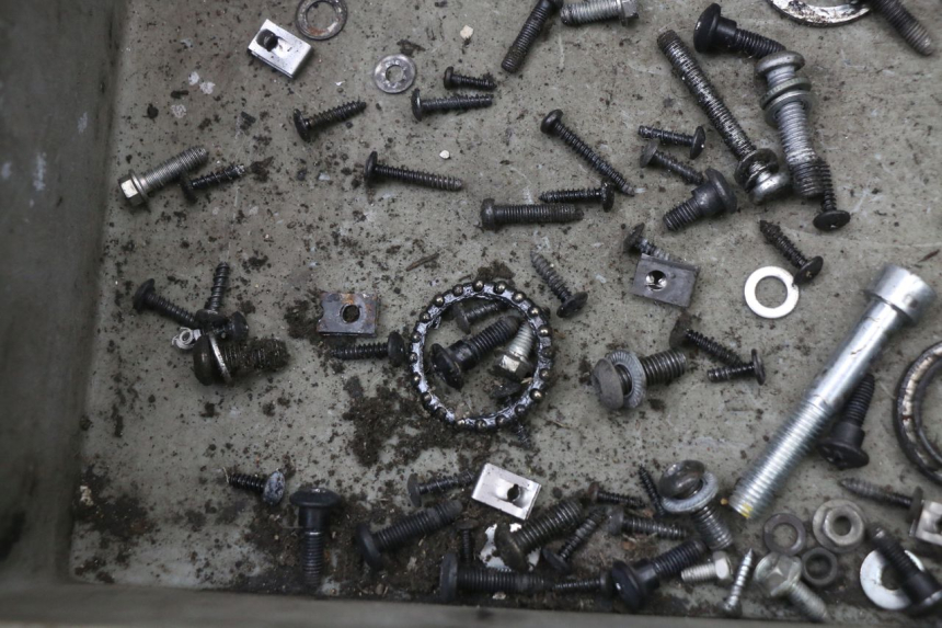 photo de ZAK SCHROEVEN EN BEVESTIGINGSMATERIAAL APRILIA SR 2T 50 (2018 - 2022) - Andere kijkhoek