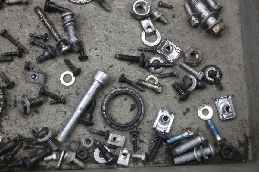 photo de ZAK SCHROEVEN EN BEVESTIGINGSMATERIAAL APRILIA SR 2T 50 (2018 - 2022) - Technische close-up