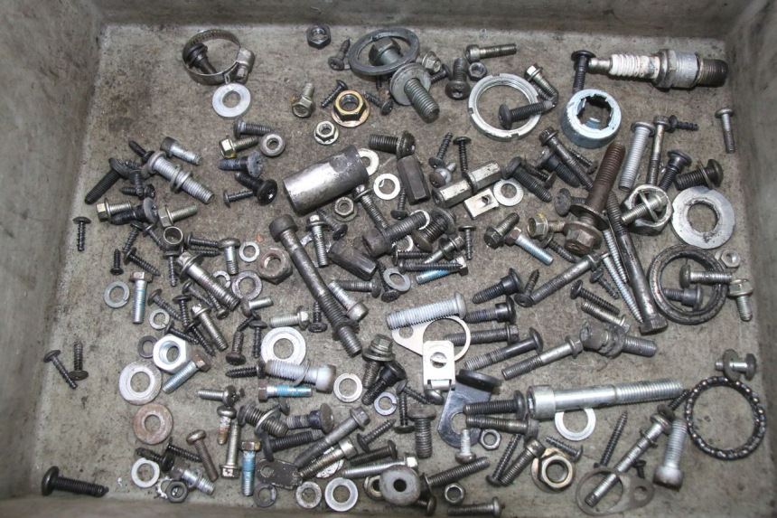 photo de ZAK SCHROEVEN EN BEVESTIGINGSMATERIAAL APRILIA SR 2T 50 (2018 - 2022) - Hoofdaanzicht