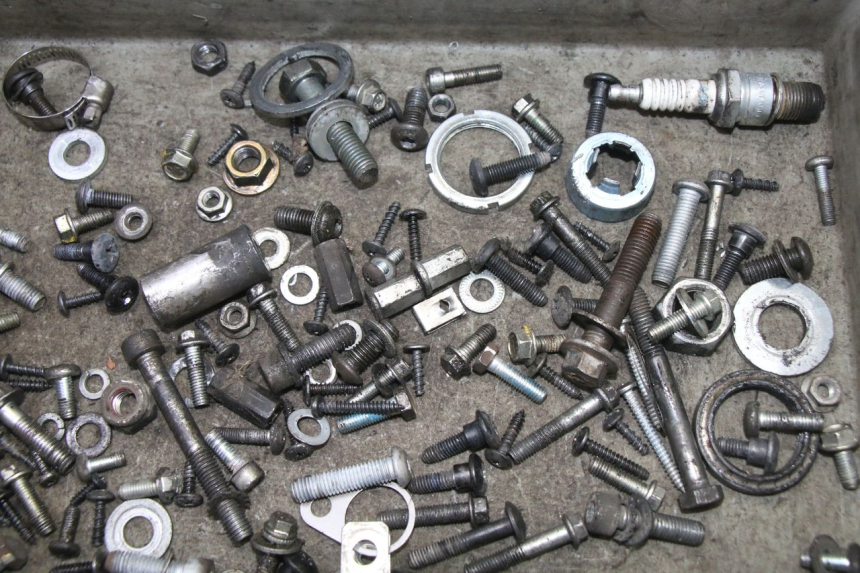 photo de ZAK SCHROEVEN EN BEVESTIGINGSMATERIAAL APRILIA SR 2T 50 (2018 - 2022) - Zoom op gebruiksstaat