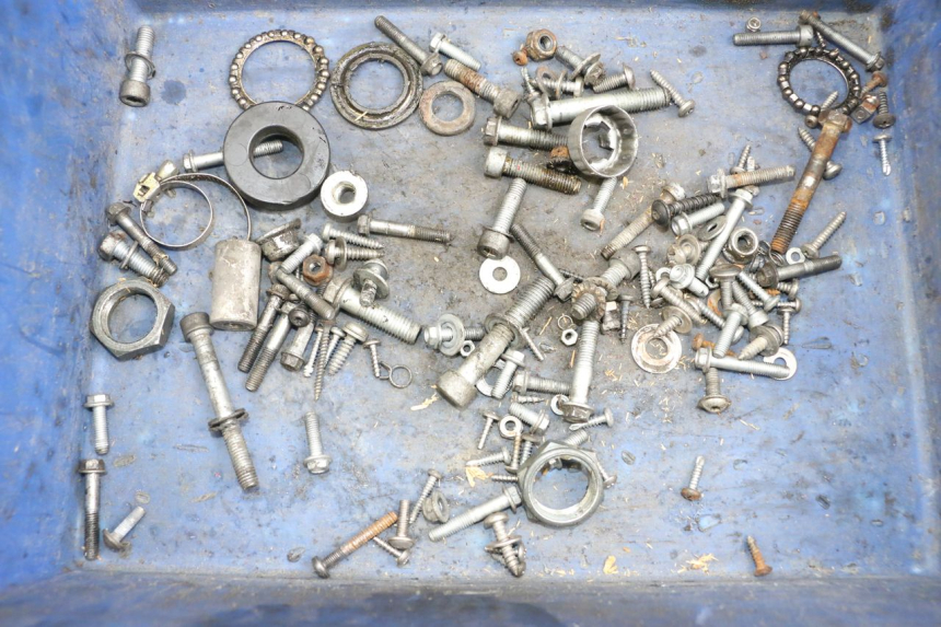 photo de ZAK SCHROEVEN EN BEVESTIGINGSMATERIAAL APRILIA SR CARB LC 2T 50 (2004 - 2012) - Hoofdaanzicht