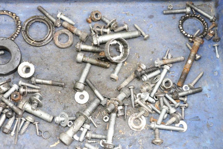 photo de ZAK SCHROEVEN EN BEVESTIGINGSMATERIAAL APRILIA SR CARB LC 2T 50 (2004 - 2012) - Detail van het onderdeel