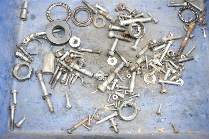 photo de ZAK SCHROEVEN EN BEVESTIGINGSMATERIAAL APRILIA SR CARB LC 2T 50 (2004 - 2012) - Zoom op gebruiksstaat