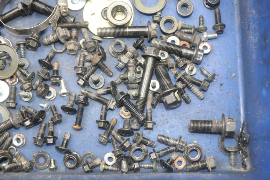 photo de ZAK SCHROEVEN EN BEVESTIGINGSMATERIAAL HYTRACK ST 170 (2020 - 2024) - Technische close-up