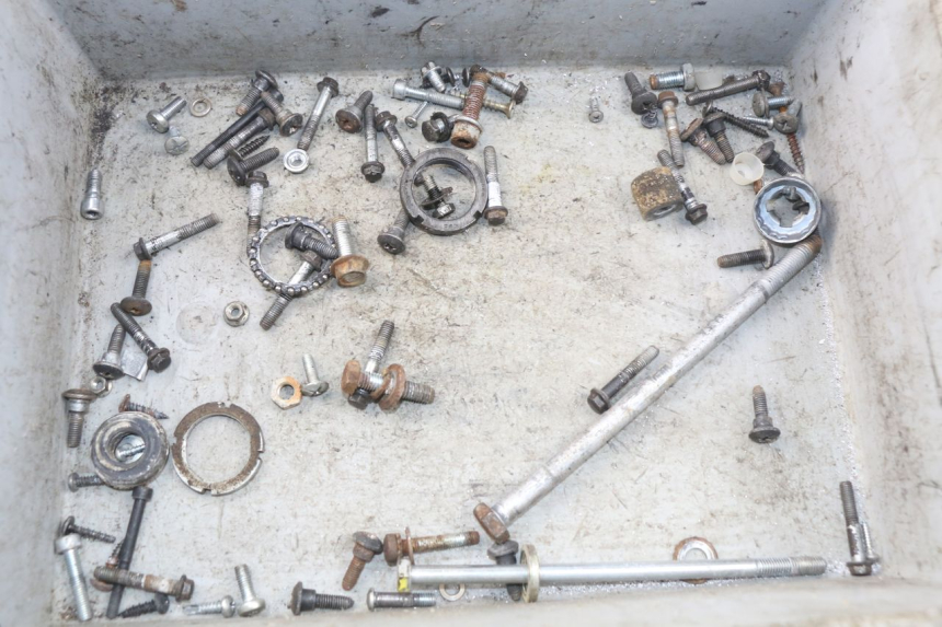 photo de ZAK SCHROEVEN EN BEVESTIGINGSMATERIAAL GILERA STALKER 50 (2004 - 2014) - Detail van het onderdeel