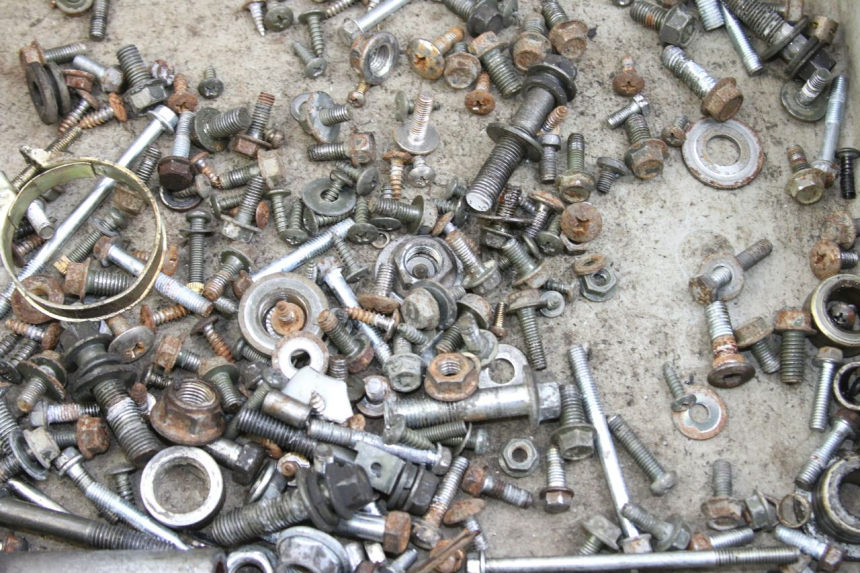 photo de ZAK SCHROEVEN EN BEVESTIGINGSMATERIAAL RAZZO STEED 125 (2012 - 2018) - Zoom op gebruiksstaat