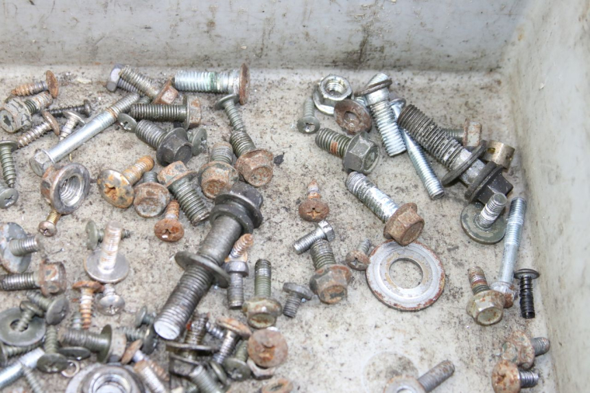 photo de ZAK SCHROEVEN EN BEVESTIGINGSMATERIAAL RAZZO STEED 125 (2012 - 2018) - Andere kijkhoek