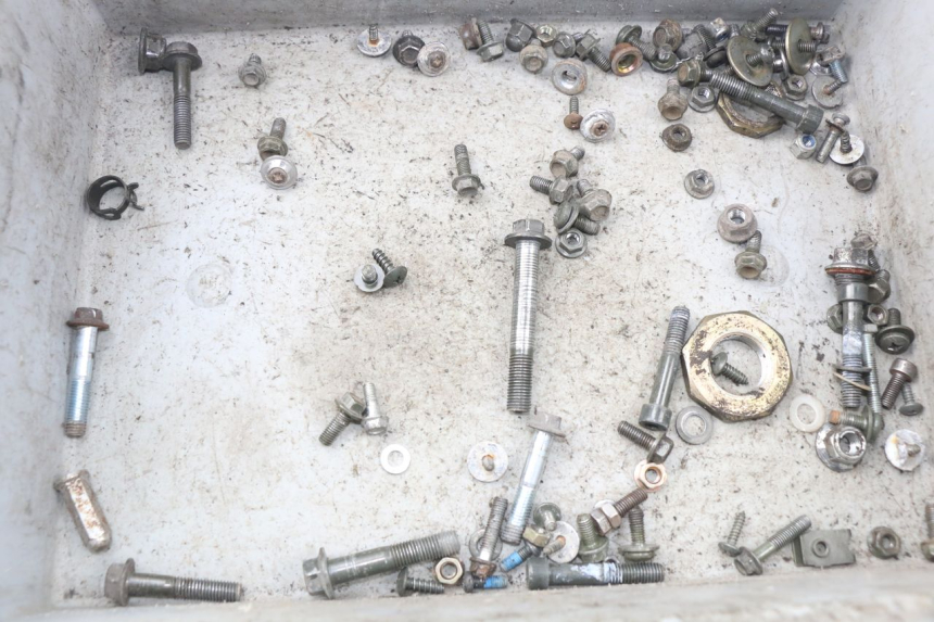 photo de ZAK SCHROEVEN EN BEVESTIGINGSMATERIAAL FYM STRADA 50 (2007 - 2014) - Detail van het onderdeel