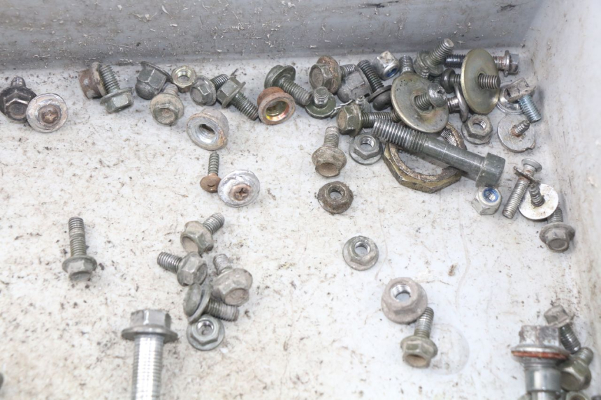 photo de ZAK SCHROEVEN EN BEVESTIGINGSMATERIAAL FYM STRADA 50 (2007 - 2014) - Andere kijkhoek