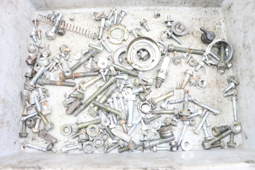 photo de ZAK SCHROEVEN EN BEVESTIGINGSMATERIAAL VASTRO STREET X 4T 50 (2016 - 2021) - Hoofdaanzicht