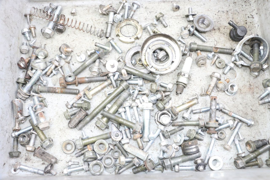 photo de ZAK SCHROEVEN EN BEVESTIGINGSMATERIAAL VASTRO STREET X 4T 50 (2016 - 2021) - Detail van het onderdeel