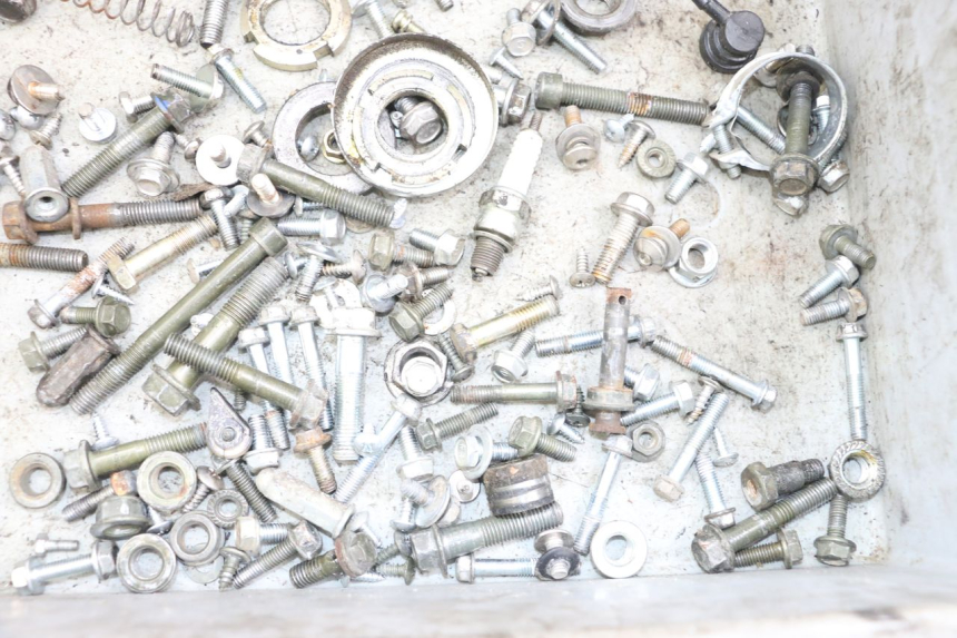 photo de ZAK SCHROEVEN EN BEVESTIGINGSMATERIAAL VASTRO STREET X 4T 50 (2016 - 2021) - Zoom op gebruiksstaat