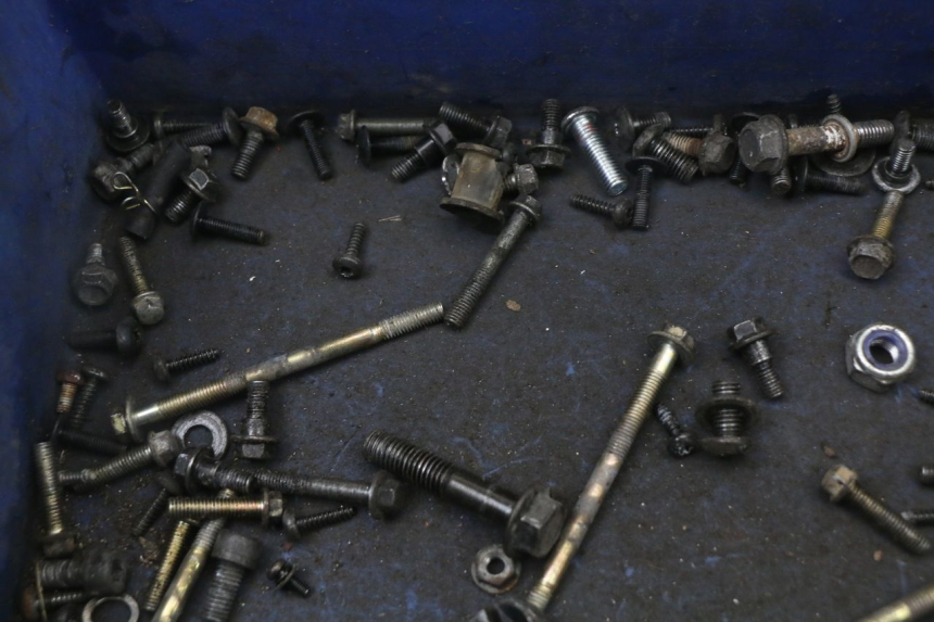 photo de ZAK SCHROEVEN EN BEVESTIGINGSMATERIAAL PEUGEOT STREETZONE 2T 50 (2014 - 2019) - Detail van het onderdeel