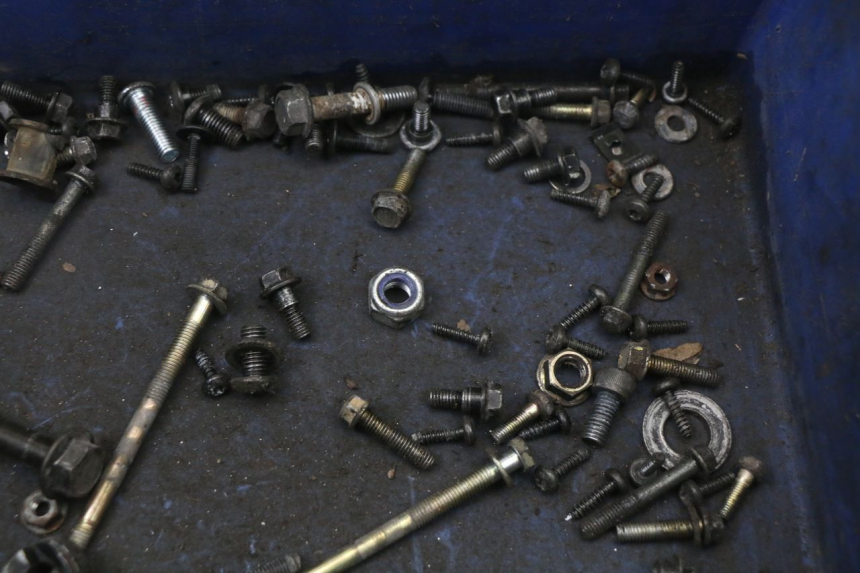 photo de ZAK SCHROEVEN EN BEVESTIGINGSMATERIAAL PEUGEOT STREETZONE 2T 50 (2014 - 2019) - Zoom op gebruiksstaat