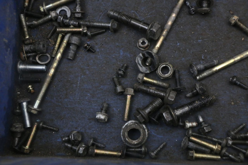 photo de ZAK SCHROEVEN EN BEVESTIGINGSMATERIAAL PEUGEOT STREETZONE 2T 50 (2014 - 2019) - Andere kijkhoek