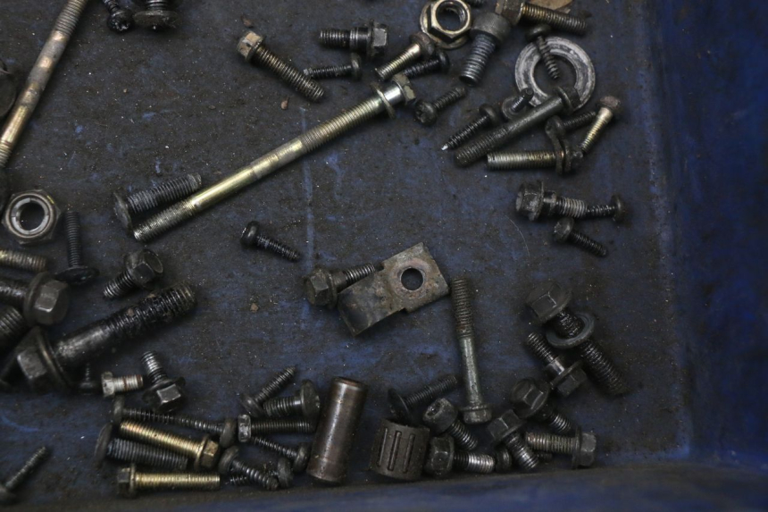 photo de ZAK SCHROEVEN EN BEVESTIGINGSMATERIAAL PEUGEOT STREETZONE 2T 50 (2014 - 2019) - Technische close-up