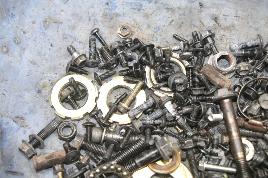 photo de ZAK SCHROEVEN EN BEVESTIGINGSMATERIAAL PEUGEOT STREETZONE I 2T 50 (2018 - 2020) - Detail van het onderdeel