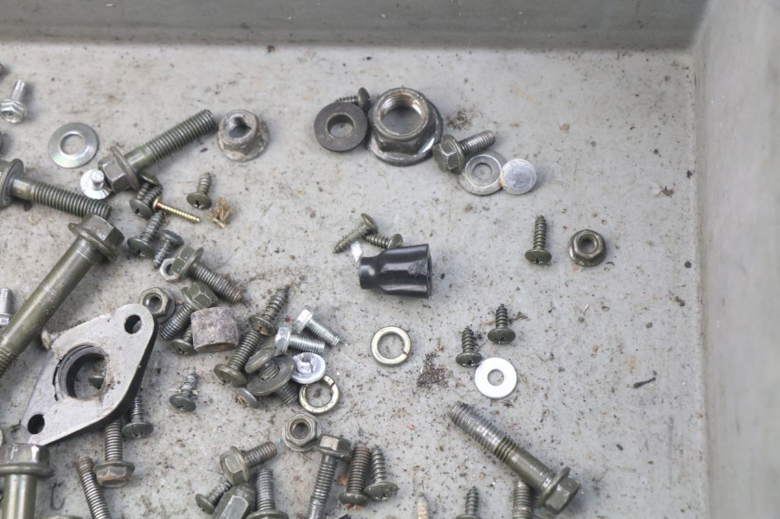 photo de ZAK SCHROEVEN EN BEVESTIGINGSMATERIAAL JM MOTORS SUNNY 50 (2017 - 2020) - Andere kijkhoek