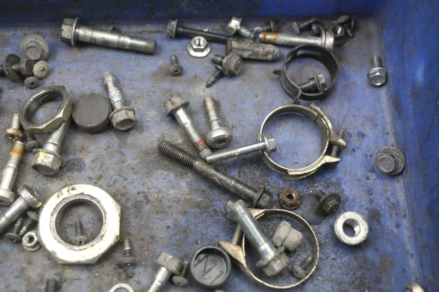 photo de ZAK SCHROEVEN EN BEVESTIGINGSMATERIAAL KYMCO SUPER 8 4T 50 (2021 - 2024) - Zoom op gebruiksstaat