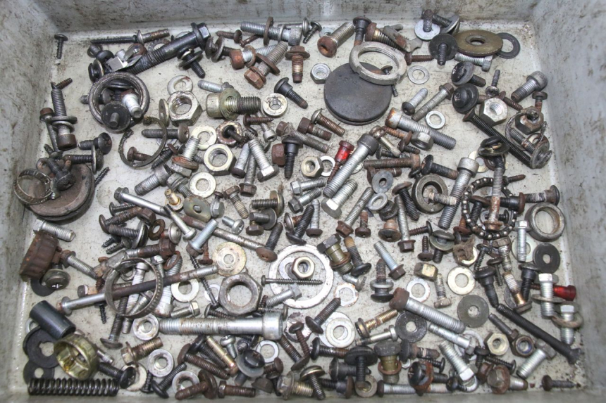 photo de ZAK SCHROEVEN EN BEVESTIGINGSMATERIAAL PIAGGIO SUPER LX 125 (2000 - 2003) - Hoofdaanzicht