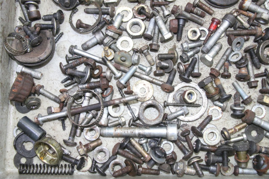 photo de ZAK SCHROEVEN EN BEVESTIGINGSMATERIAAL PIAGGIO SUPER LX 125 (2000 - 2003) - Andere kijkhoek