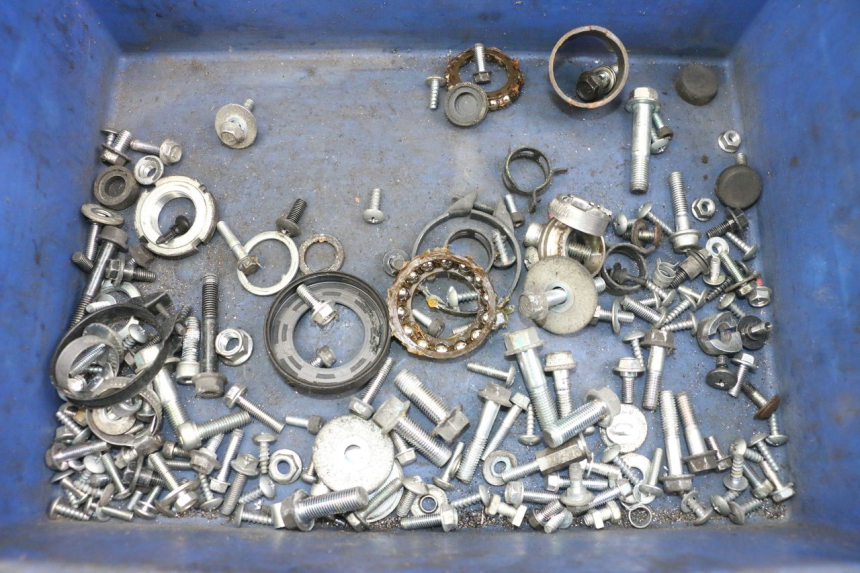 photo de ZAK SCHROEVEN EN BEVESTIGINGSMATERIAAL SUZUKI BURGMAN 125 (2018 - 2021) - Hoofdaanzicht