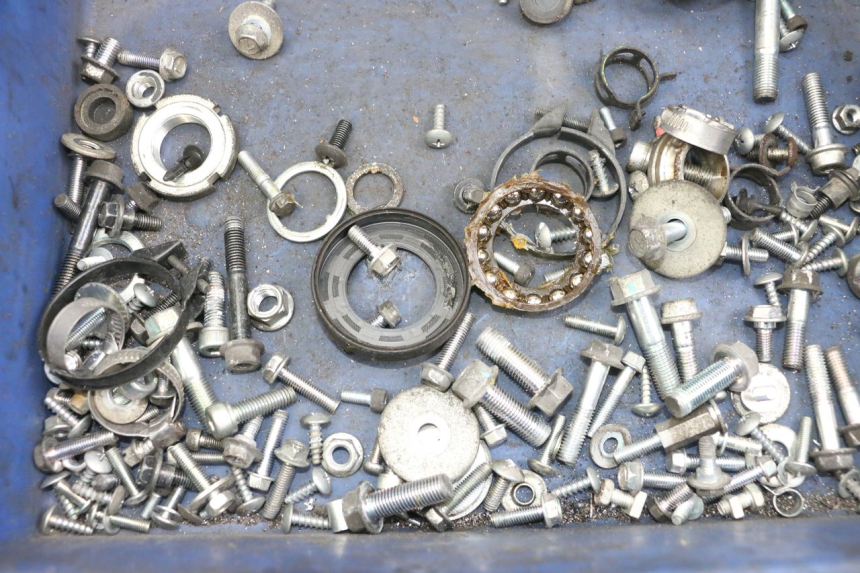 photo de ZAK SCHROEVEN EN BEVESTIGINGSMATERIAAL SUZUKI BURGMAN 125 (2018 - 2021) - Detail van het onderdeel