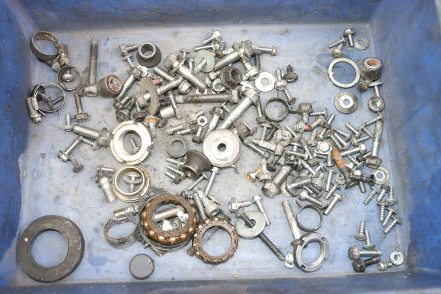 photo de ZAK SCHROEVEN EN BEVESTIGINGSMATERIAAL SUZUKI BURGMAN 125 (2018 - 2021) - Hoofdaanzicht