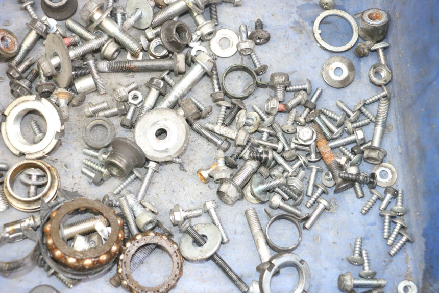 photo de ZAK SCHROEVEN EN BEVESTIGINGSMATERIAAL SUZUKI BURGMAN 125 (2018 - 2021) - Detail van het onderdeel