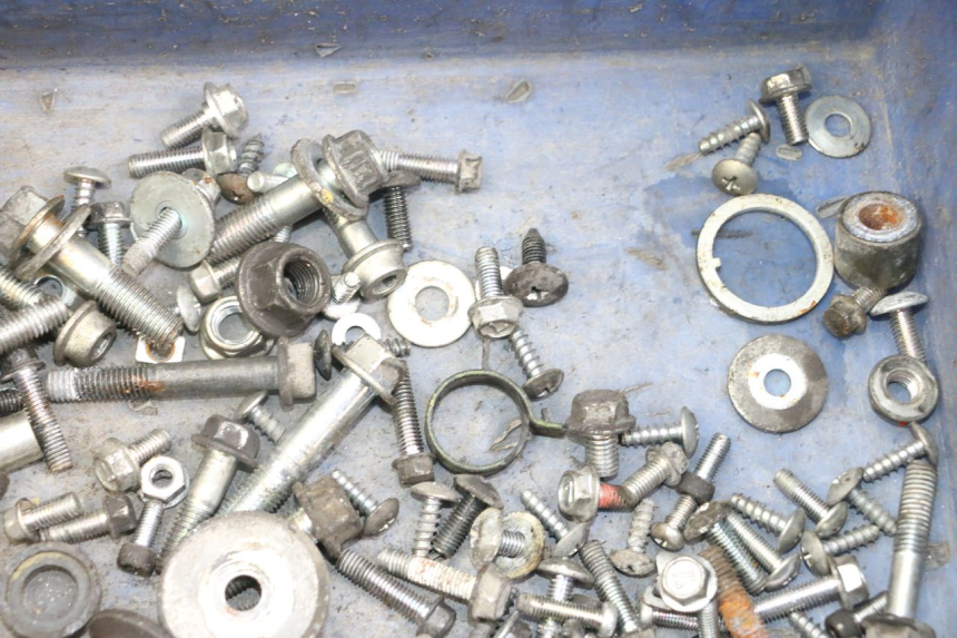 photo de ZAK SCHROEVEN EN BEVESTIGINGSMATERIAAL SUZUKI BURGMAN 125 (2018 - 2021) - Andere kijkhoek